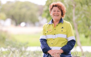 Nursey hand volunteer